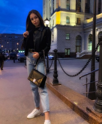 💫 Мои услуги наполнены страстью и любовью, ведь я искренне наслаждаюсь процессом. В моих объятиях ты найдешь уют и взаимопонимание. 🌹 Я умею слушать и поддержать в любых разговорах, поскольку у меня богатая жизненная история. 🔥 Мои клиенты говорят, что я их воплощение идеальной женщины. Благодаря моей ласке они чувствуют себя в седьмом небе. 🌟 Сними стресс, позволь себе расслабиться и окунуться в мир наслаждения вместе со мной! Посмотри мои фото и оцени мои возможности. 📷 Давай проведем время, которое ни один из нас не забудет! 💕 Жду встречи с нетерпением! 💌 Амина